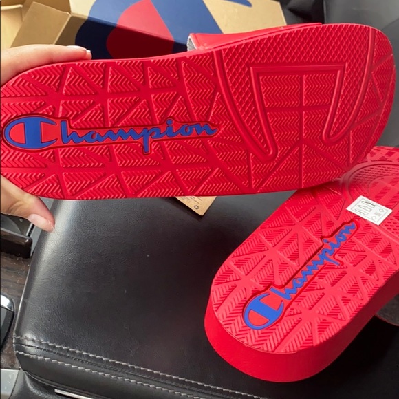 Men's size 12 Champion red slides - Picture 6 of 6